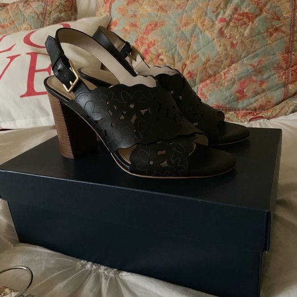 Cole Haan Black Foral leather cut sandals, size 7 - Picture 6 of 6